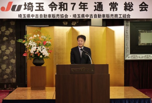 高橋新会長・理事長が就任のあいさつを述べた