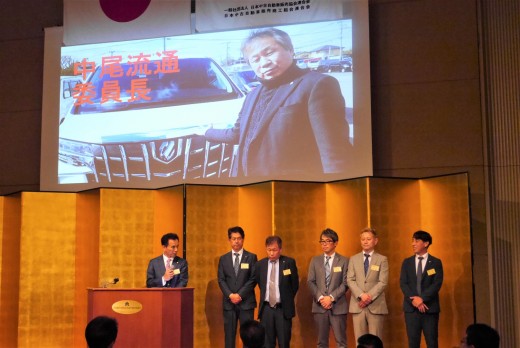 懇親会では満田会長・理事長がスライド付きで執行部を紹介した