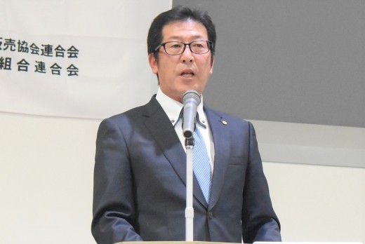 あいさつを述べる加藤会長・理事長