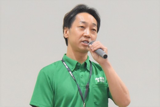 セリ前にあいさつを述べる樋田青年部会長