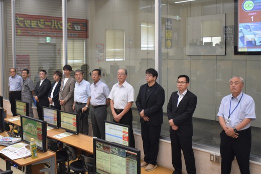 JU三重役職員一同が登壇
