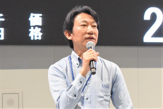 セリ前にあいさつを述べる瀬田社長　