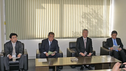 左からシティライト オークション事業部辻本部長・丸山社長・ＪＵコーポレーション 喜多社長・鈴木副社長