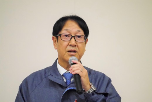 新美会場長が感謝の言葉を述べた