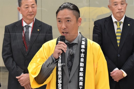 セリ前にあいさつを述べる宮木青年部会長