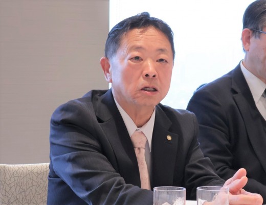 中古車市場の見通しを話す塚田会長