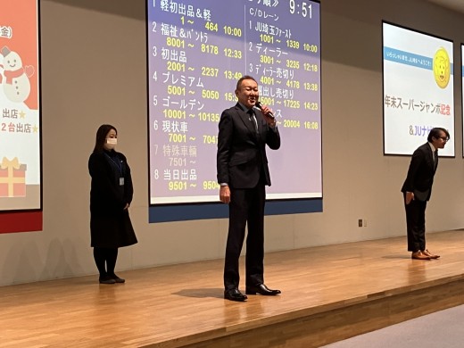 セレモニーで謝辞を述べる佐藤社長