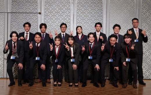 各社２名ずつ、計１４名の精鋭が参加