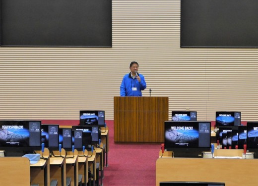 セレモニーでは小東会場長があいさつを述べた