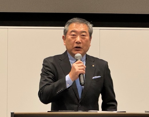 藤田社長が移転最初の開催であいさつ