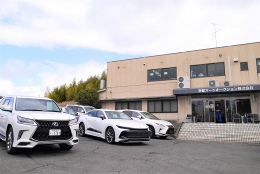 会場前には良質な小売りダマが並ぶ