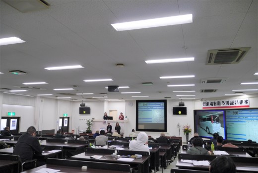 セリ会場の風景も様変わりする（会場前方スクリーンには大型モニターを設置する予定）