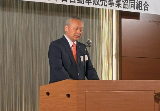 あいさつに立つ近藤会長