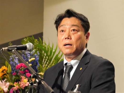 出口理事長が感謝の言葉と新たな５０年への抱負を述べた