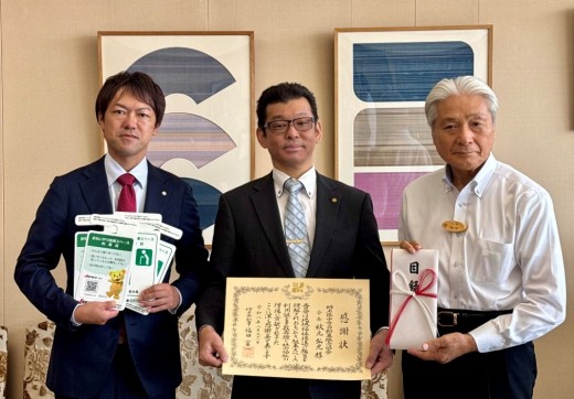 左から篠原部会長、大森副会長、福田県知事