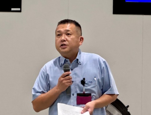あいさつに立つ幾島会場長代行