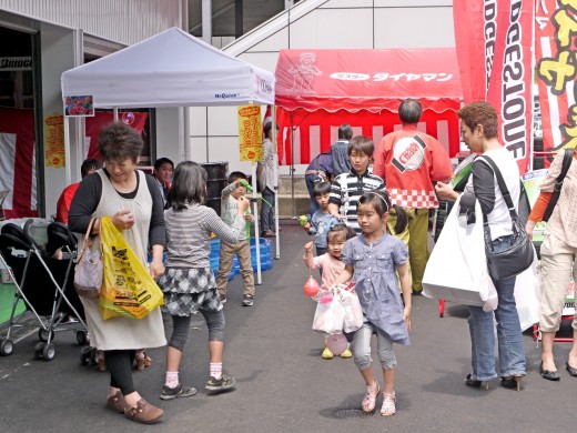 早朝から多くの来店ユーザーで賑わうオープンイベント