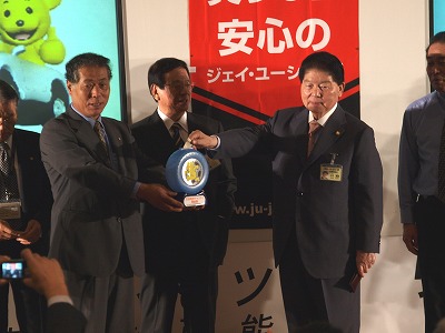 募金する小川理事長（9/28）