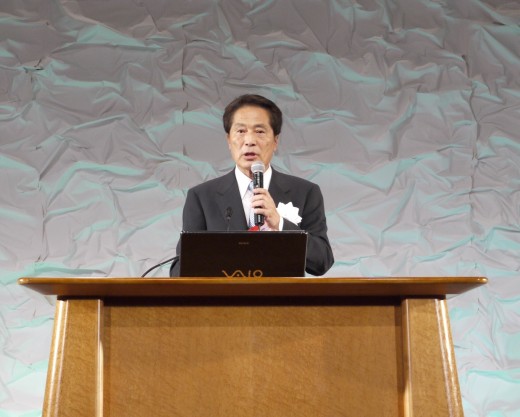 謝辞を述べるＵＳＳ安藤之弘会長兼社長