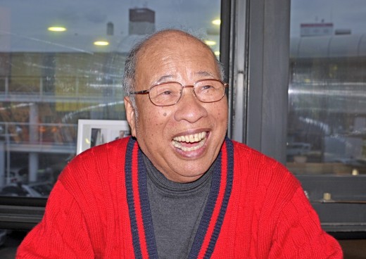 インタビューで豪快に笑う田中幸男会長（浪花楽笑）