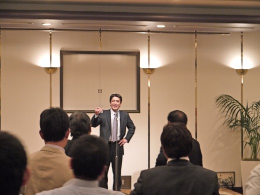 ステージ上で場を盛り上げたＪＵ沖縄幸喜直人青年部部会長
