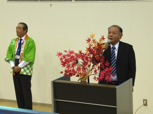 (左から)岩瀬会場長、佐藤理事長