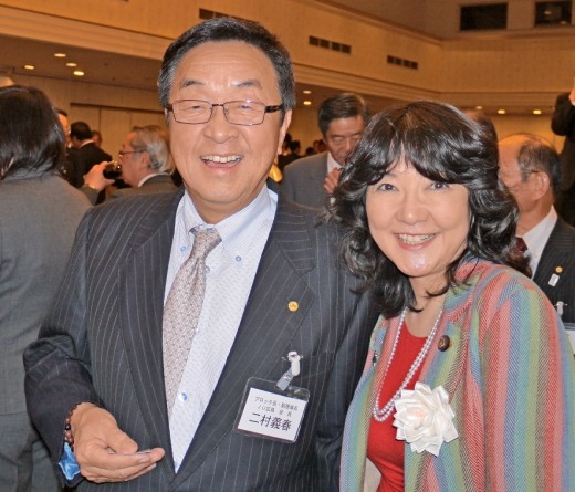 片山さつき参議院議員と懇談するＪＵ中国・四国二村会長（ＪＵ広島理事長）