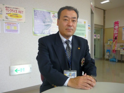 抱負を語る小野田流通委員長