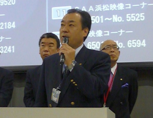 謝辞を述べる小野田流通委員長