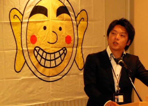成功企業事例を紹介する井上取締役