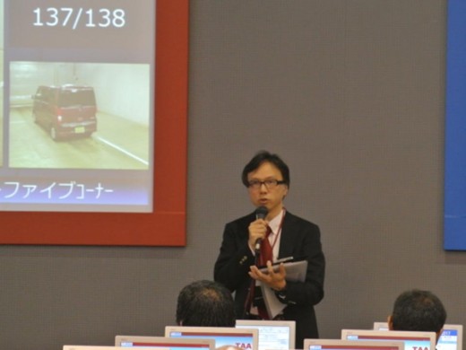 開催の挨拶に立つ晝間俊人副会場長