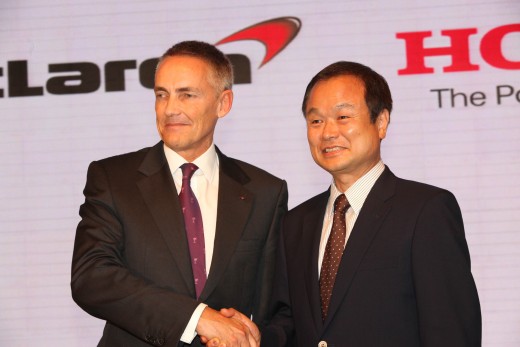 (左から) McLaren Group Limited マーティン・ウィットマーシュCEO、ホンダ伊東孝紳社長