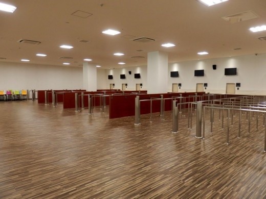長蛇の列を想定したテーマパークのようなサービスルーム（食事受取りルーム）