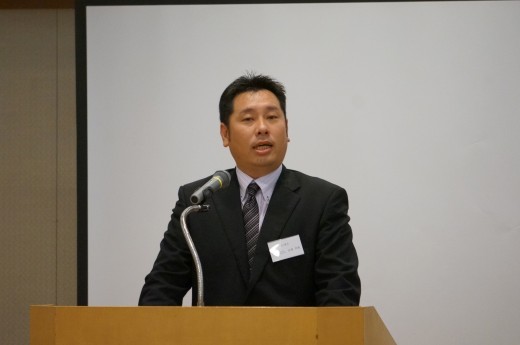 挨拶に立つJU関連協青年部沓澤明寛部会長