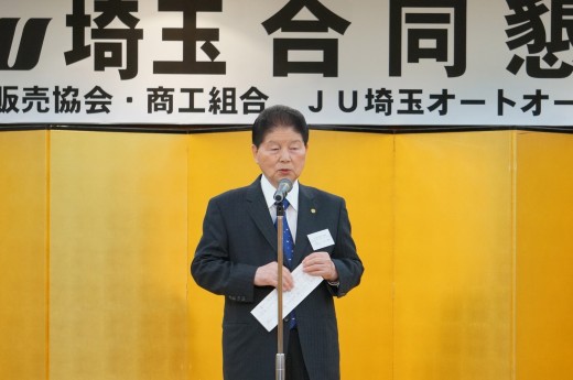 挨拶に立つ小川逸樹会長