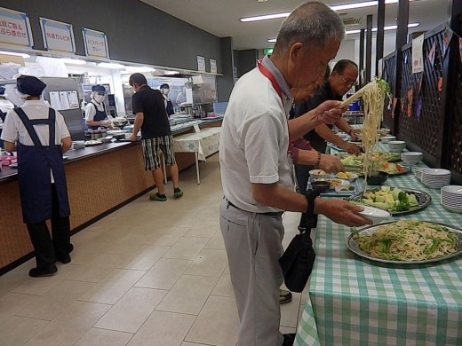 リニューアルした食堂も大盛況