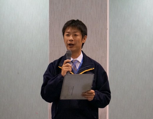 セリ前挨拶を行う青野裕之氏