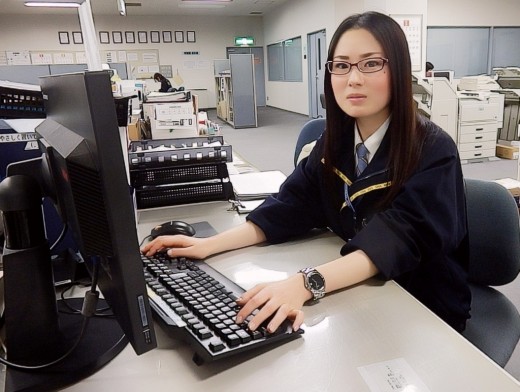 抱負を語る営業開発課の酒井宏美さん