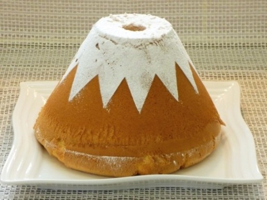 富士の形のスイーツ「ふじフォン」　６月１０日の創業記念AAの取引１台賞の賞品
