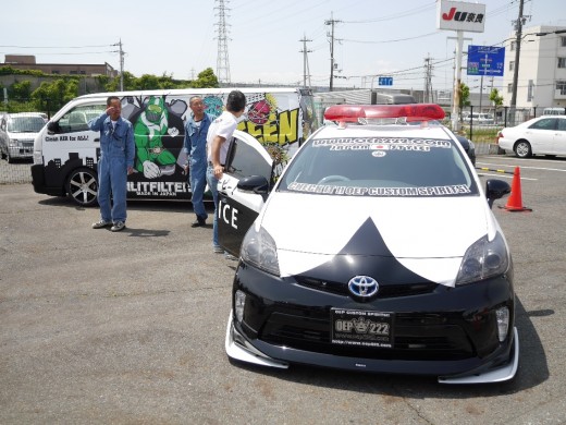 会場前に展示されたオカダエンタープライズ（ＯＥＰ）名物のプリウスパトカー
