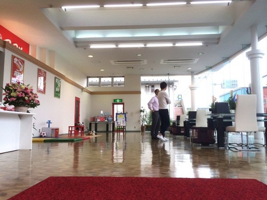 明るい店内