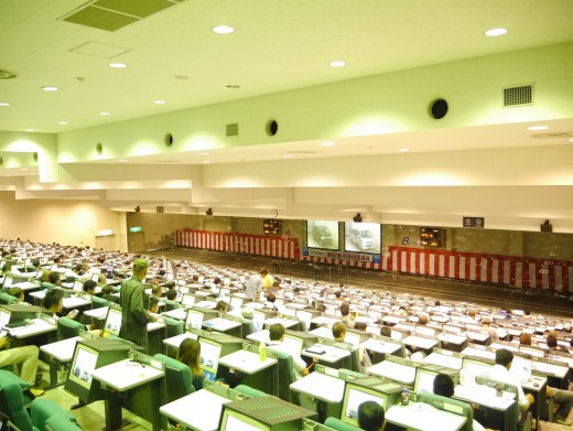 大規模会場ながら、来場会員が多く満席となることもしばしば