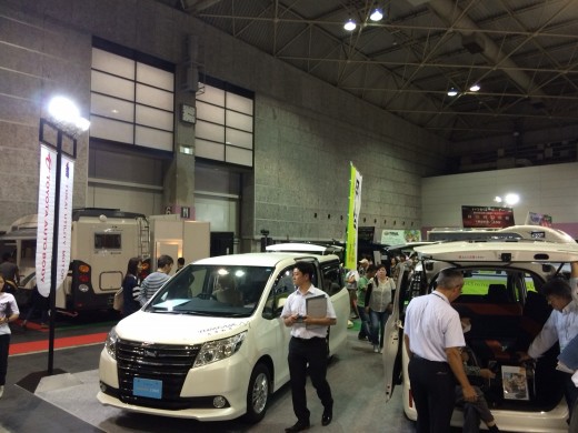 トヨタ車体による出展ブースには新型「ノア」などを展示