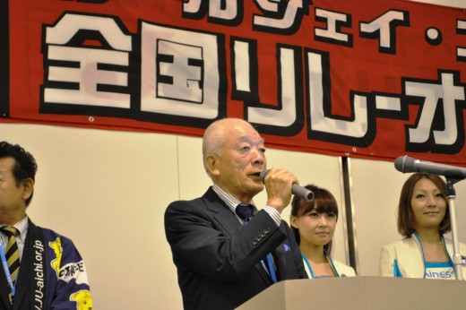 来賓挨拶で祝辞を述べる、ＪＵ三重／元坂明理事長