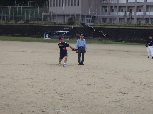 北薗会長による始球式で熱戦がスタートした