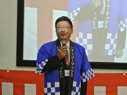 挨拶に立つ高橋社長