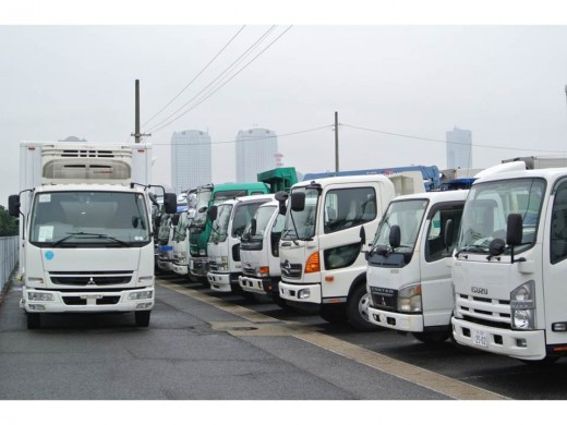 多数の出品車が並ぶ幕張会場
