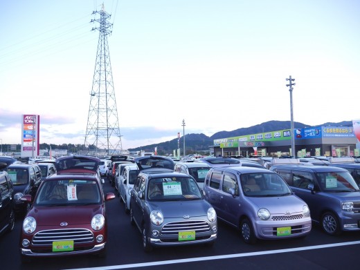 賀県最大級展示３３０台の大型展示場
