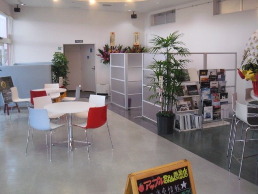 明るい店内