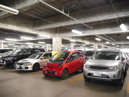 立体駐車場２階北に集めた「ＭＡＡ関西」の出品車両